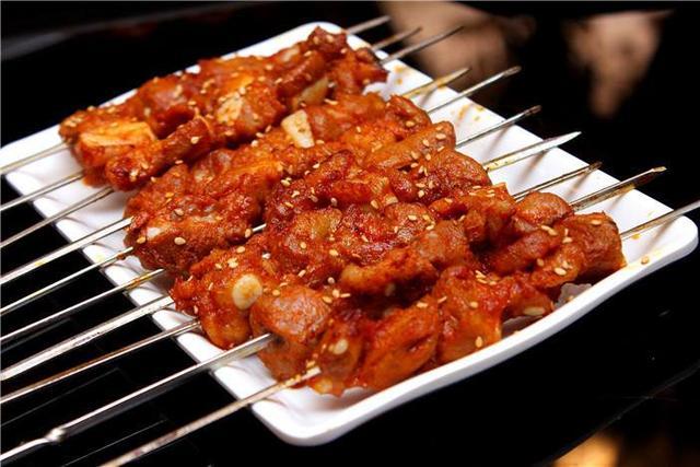 镇店烧烤爆款:秘制碳烤排骨小串,配方流程分享出来,收藏不谢