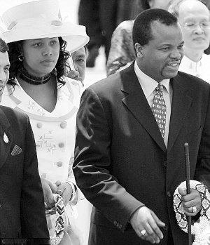 等报道,现年22岁的姆斯瓦帝·诺桑多·都蓓是斯威士兰国王