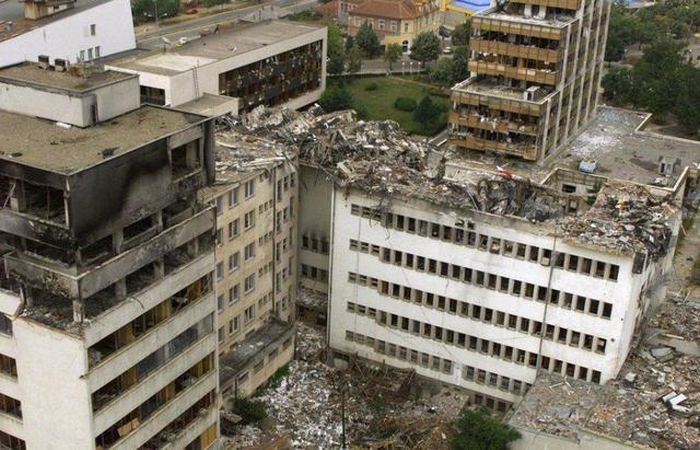 1999年中国大使馆被炸北约发言人却叫嚣打击是精准的合理的