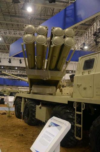 我军新式火箭炮罕见曝光射程上非常有说法可火力覆盖东南某岛