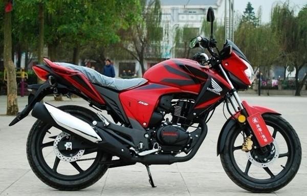 五羊本田幻影150摩托车