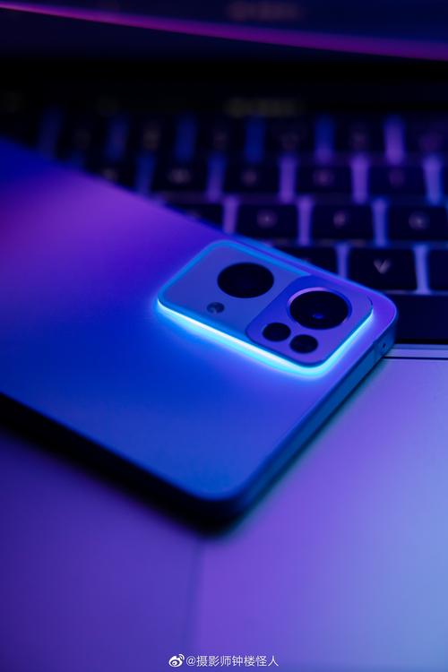 opporeno7pro背后的呼吸灯在充电时真的很好看