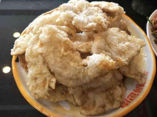 想吃锅包肉一定要来英兰享受一下正宗的朝族风味锅包肉分小盘和大盘