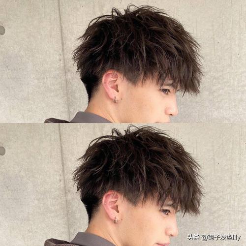 无论是两侧铲短的露额发型 ,还是前梳的刘海头 ,侧面雕刻发型,蓬松的