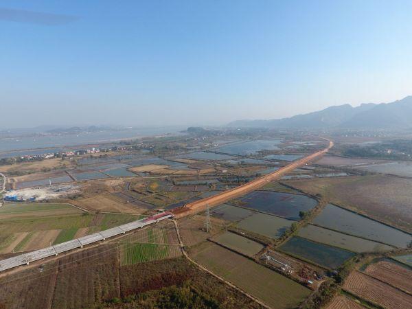 203省道海口湖特大桥箱梁架设完成阳新将新增连接城市圈高速路网通道