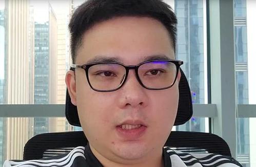 想必不少斗鱼水友对这位主播并不陌生,因为其幕后老板参加也是斗鱼的