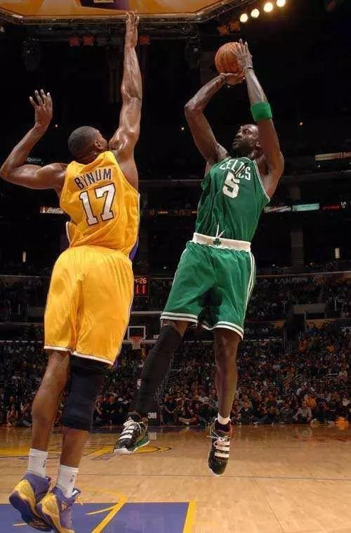 谁的后仰跳投最难防?司机麦迪各有特色,乔丹科比诠释后仰真谛