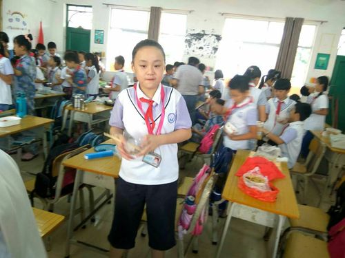 三亚市八一小学四(5)班美食节活动成功举办