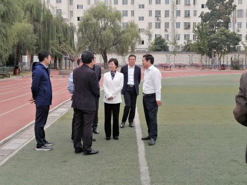 省教育厅副厅长顾月华来正德中学调研