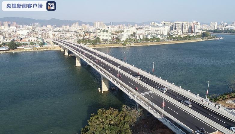广东河源紫金桥今天9时恢复通车此前被洪水冲垮