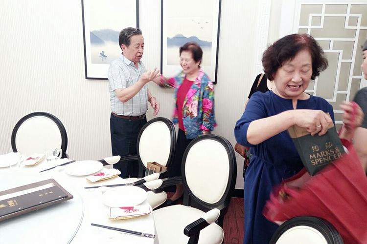 父亲节里会佟兵 意重情深似火龙