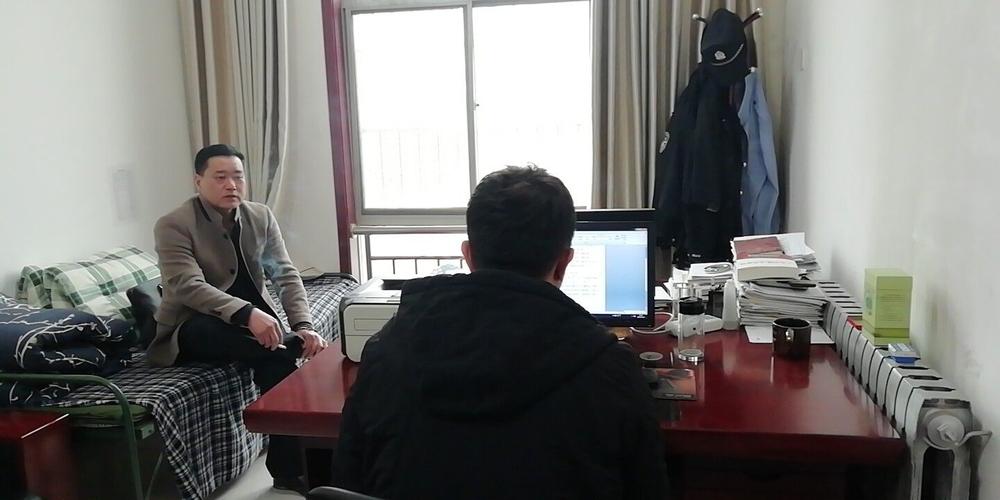 专案内勤高辉汇报了涉黑案件近期侦办情况,大队长马小强作了补充汇报
