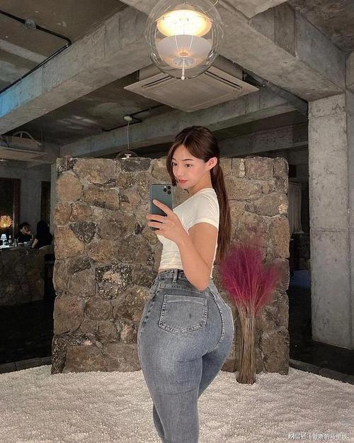 120斤"微胖女神"s型曲线,极致腰臀比,这身材你顶得住不?