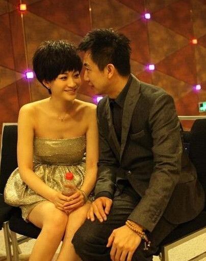 娱乐     中新网8月26日电 近日,李小冉谈及前男友鄢颇时,自曝分手