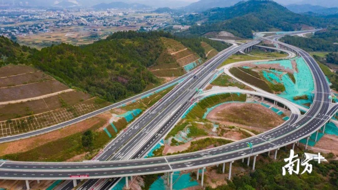 【交通】梅龙高速梅州东联络线通车,梅州市首条环城高速公路闭合成环