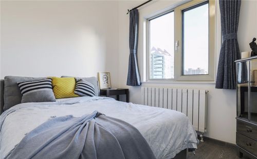 卧室暖气片用高还是低矮的好暖和 明装壁挂式暖气片离地高度30厘米