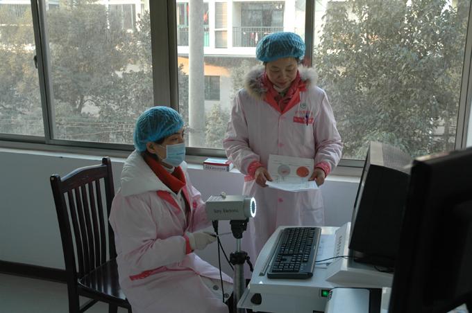 花桥镇服务所为一名40多岁的育龄妇女宋某某做换环手术,由于环位"嵌顿