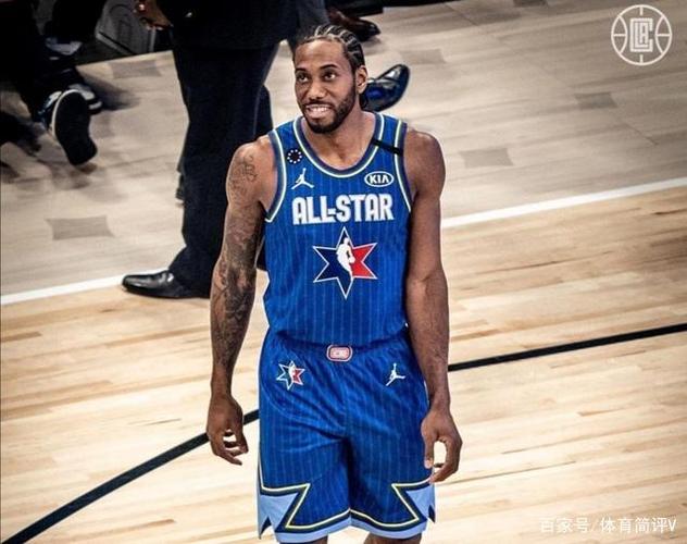 伦纳德满心欢喜领取全明星mvp奖杯,却有球迷发出