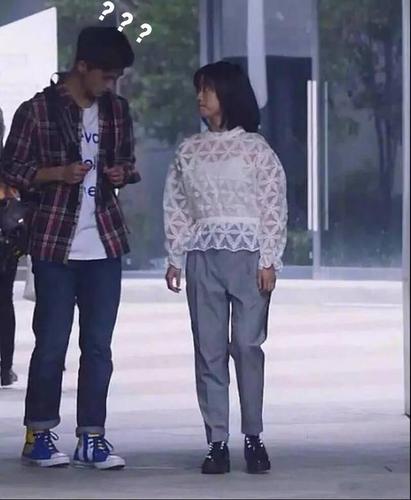 观众对女明星的颜值身材向来挑剔,但是沈月无论是在剧中还是剧外,穿着