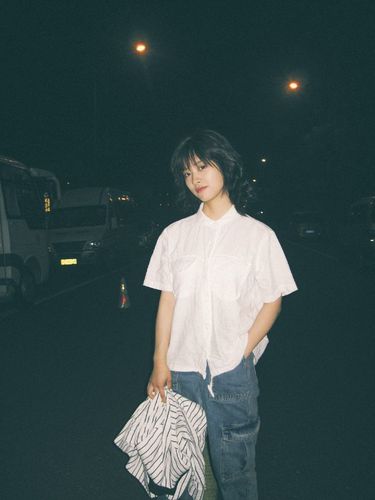 沈月一身日系穿搭太养眼,像是从校园剧里走出来的"初恋女一号"