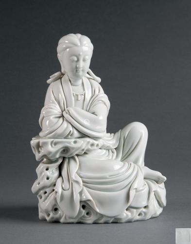 明陈伟作德化窑观音像