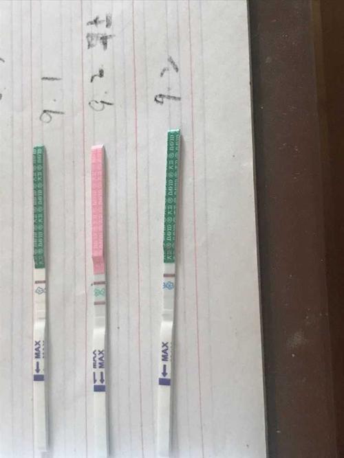 验孕棒颜色深浅是根据你的孕期决定的,初期可能就是一深一浅,当然跟