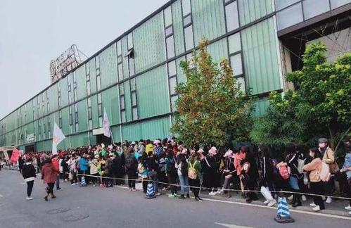 全靠同行衬托,内地粉丝大骂乐华哇唧唧哇结果韩国公司