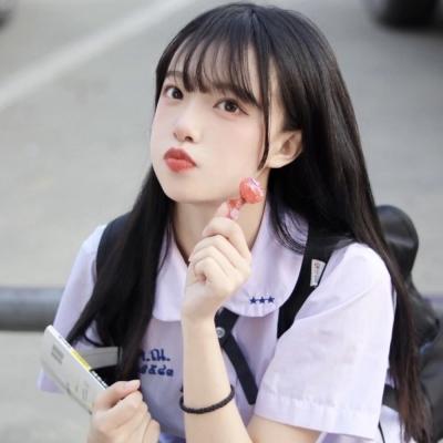 高清清纯的学院风女生头像甜美可爱图片