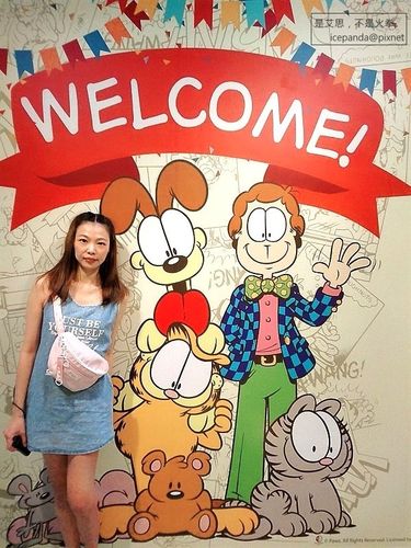 一入场就用加菲猫全家福迎接.非常不好意思把阿玲猫挡住了.