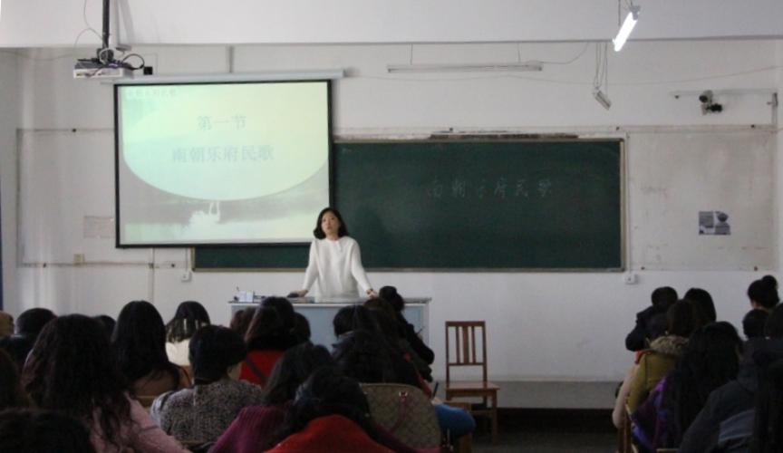 李春霞老师进行示范教学