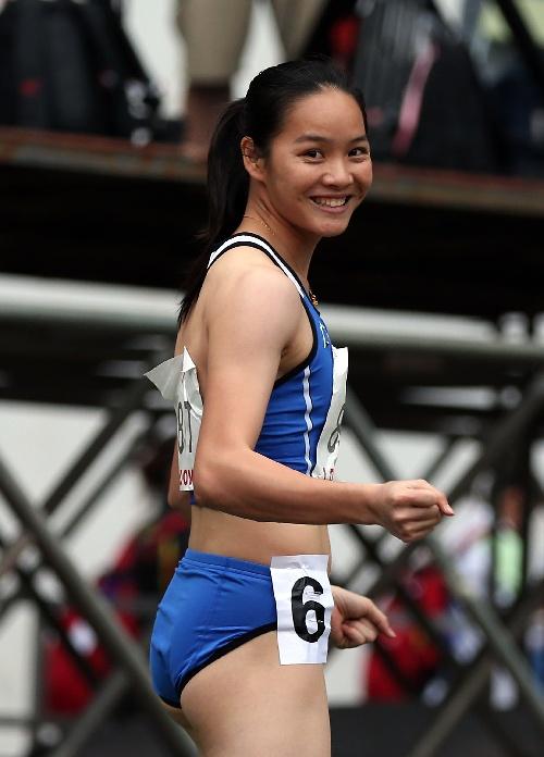 图文:全运会田径预选赛赛况 女子100米韦永丽