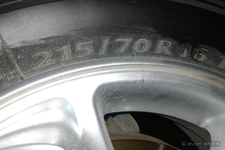 现代ix35左前轮胎尺寸