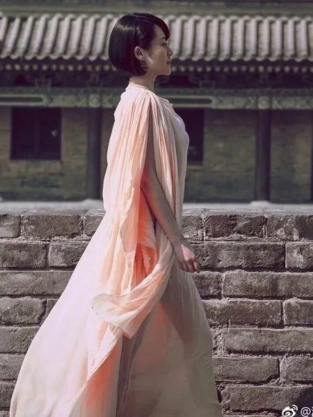 《邪不压正》49岁许晴美得让人挪不开眼睛!