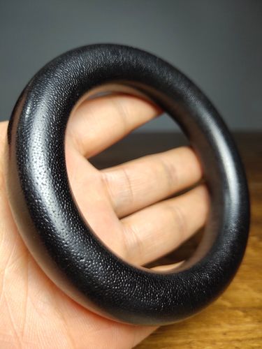 【宛古玉馨】古玩拍卖会所 【宝贝名称及介绍〕:旧藏黑不透犀牛角手镯