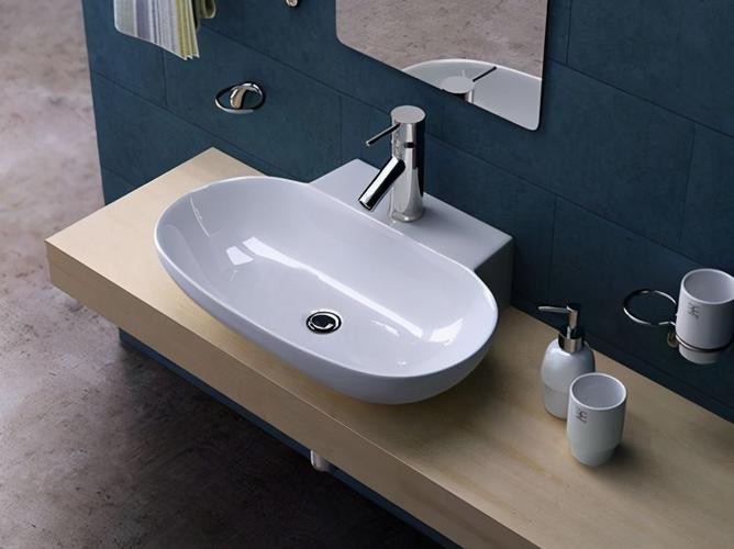 台上盆:盆体通常完全置于洗手台面之上,常见的造型有:长方形,正方形