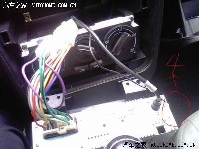 新款全球鹰自由舰,收音机插头旁边那个小接线头是干什么的?