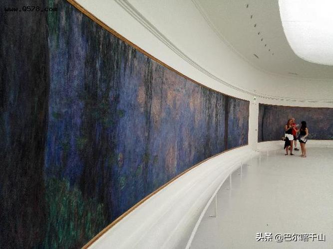 橘园美术馆里莫奈的巨幅《睡莲》