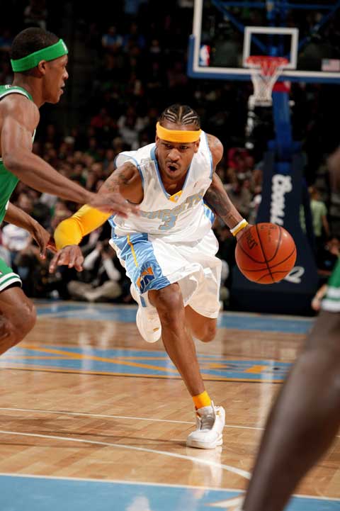 图文:[nba]凯尔特人负掘金 艾弗森突破