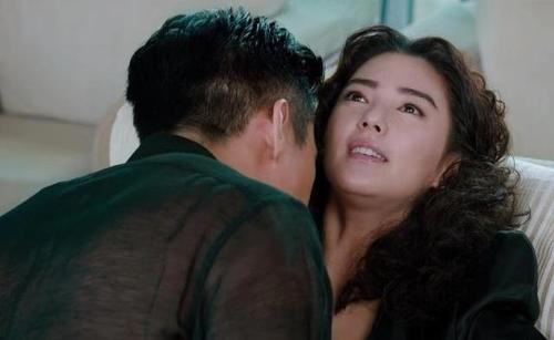 美人鱼:邓超扑倒张雨绮后,有谁注意到邓超手放在哪里?