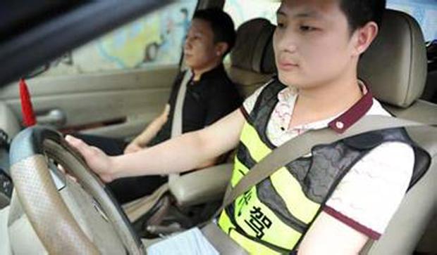 靠疯狂烧钱搅乱出租,专车市场领域后,又开始企图利用价格摧毁 代驾