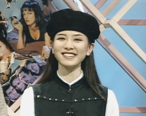 李一花戏外优雅高贵 年轻外貌惊艳众生 请回答1988自毁形象演大妈