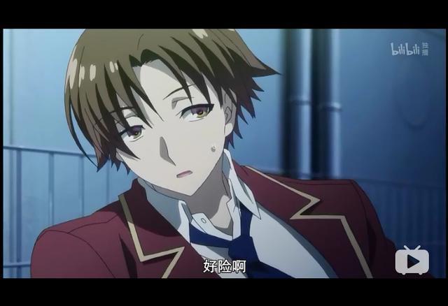 绫小路清隆还手了,差一点就攻击到了堀北学,堀北学怀疑了眼前的少年