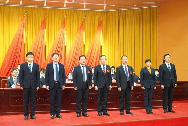 周鹏飞当选为泰山区人民政府区长