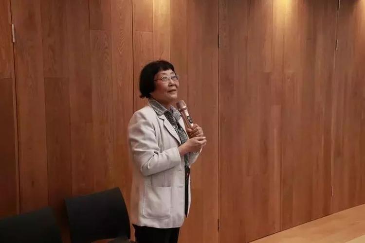 著名心理咨询专家陈默老师在筑桥实验小学做了一场关于"怎样让孩子