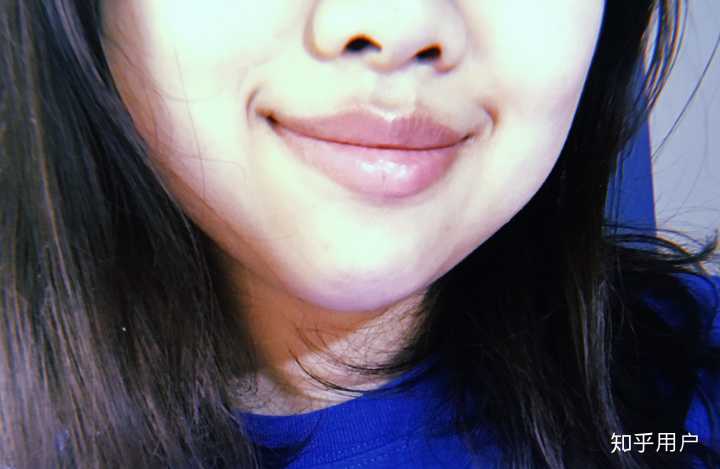欺负的样子 然后拍照就各种抿嘴唇 每天不敢不涂口红出门 素唇丑到爆