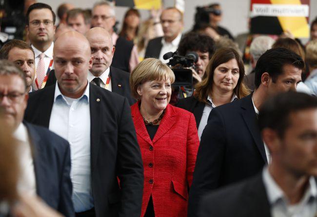 终于默克尔卸任生活曝光一年退休金18万欧元还享受私人专车