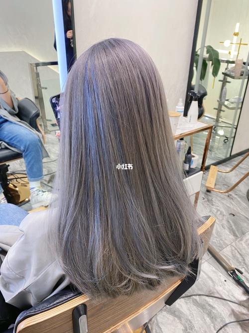 灰亚麻色系77浅蓝色挑染 好看极了 真是是仙_挑染_浅蓝色_发色_欧洲