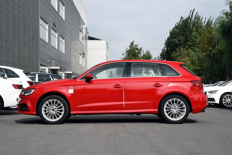 为女友放弃两厢思域,花15万提二手奥迪a3,车主:后悔了