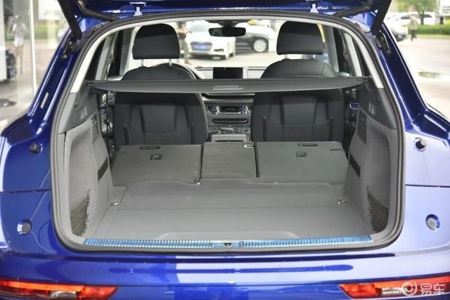最重要的是,奥迪q5l的尾箱最大纵深达到188cm.什么概念?
