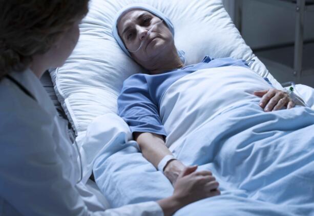 癌症患者经常疲惫,乏力,之所以会如此,其实是三个原因在作祟